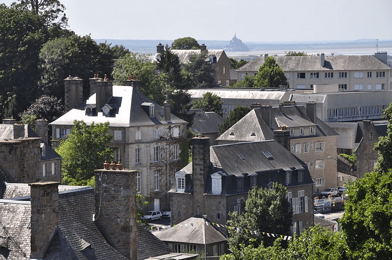 Vue d'Avranches, ville du Scriptorial